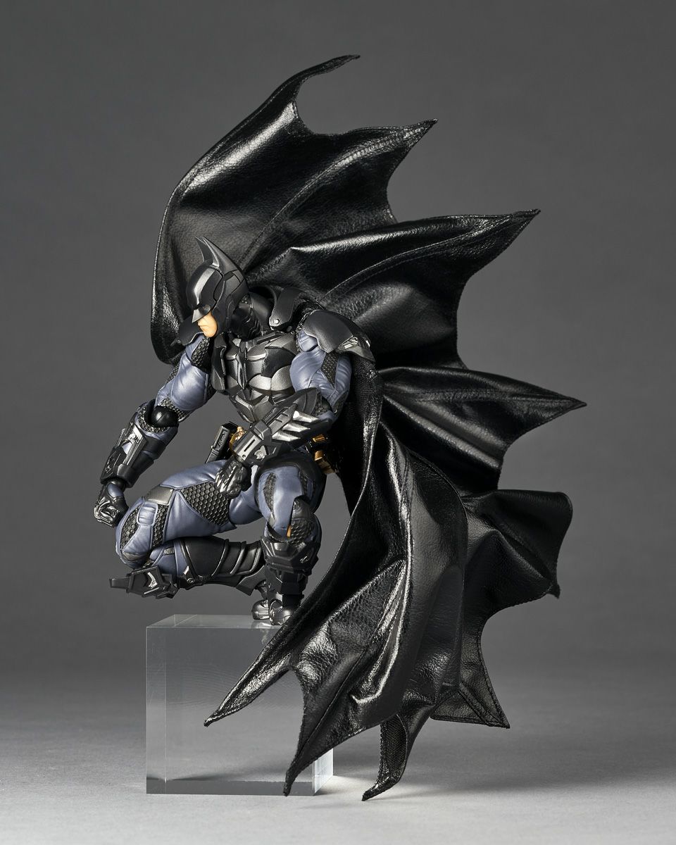 [PRE-ORDER] Amazing Yamaguchi Batman (Batman: Arkham Knight Ver.) (With Bonus Part)