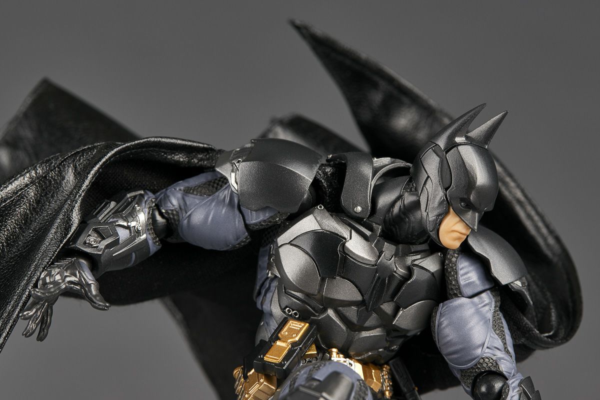 [PRE-ORDER] Amazing Yamaguchi Batman (Batman: Arkham Knight Ver.) (With Bonus Part)