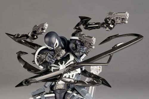 [PRE-ORDER] Revoltech Amazing Yamaguchi Agent Venom (With Bonus Part)