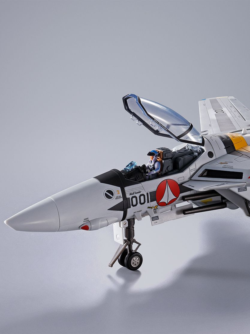 [PRE-ORDER] DX CHOGOKIN Macross VF-1S VALKYRIE ROY FOCKER SPECIAL REVIVAL Ver.