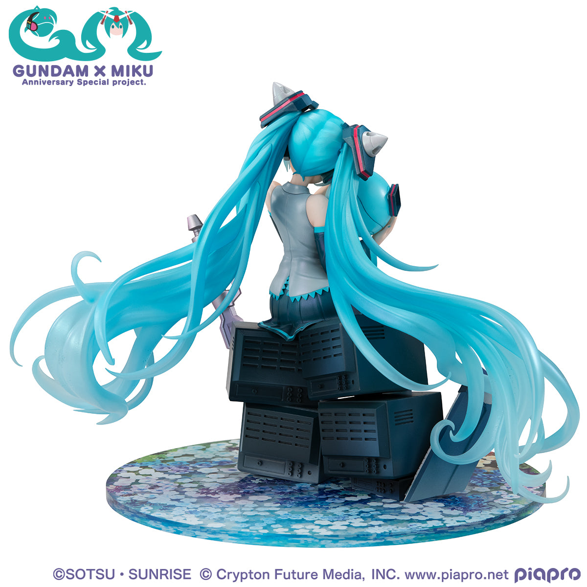[PRE-ORDER] MOBILE SUIT GUNDAM 45TH ANNIVERSARY X HATSUNE MIKU - LUCREA - HATSUNE MIKU X OO GUNDAM