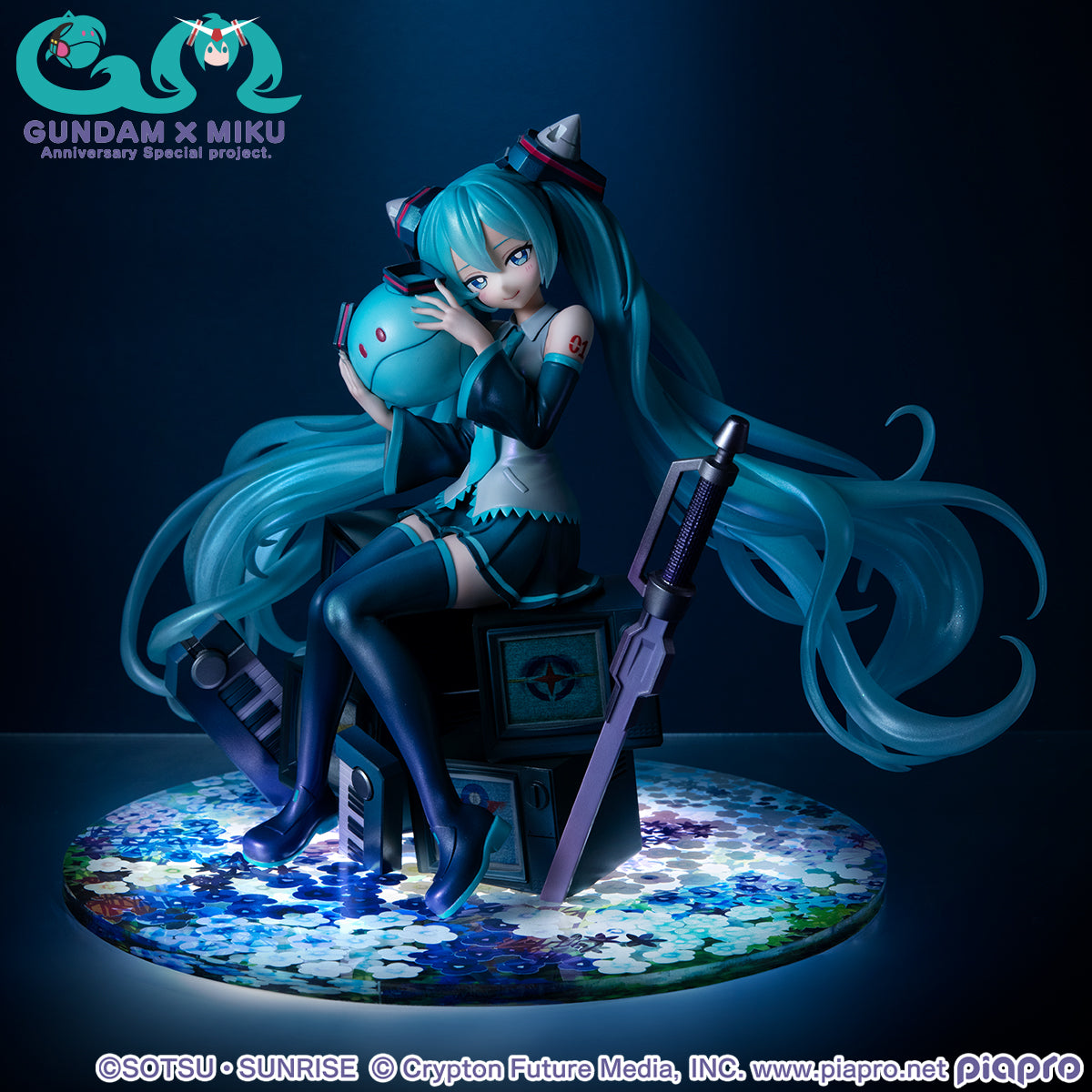 [PRE-ORDER] MOBILE SUIT GUNDAM 45TH ANNIVERSARY X HATSUNE MIKU - LUCREA - HATSUNE MIKU X OO GUNDAM