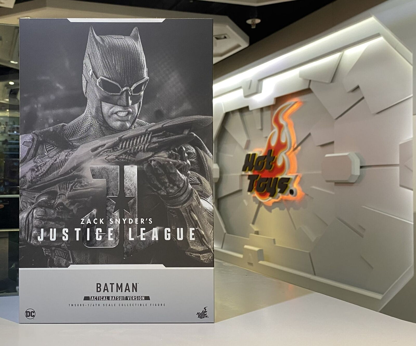 [IN STOCK in HK] Hot Toys TMS085 Zack Snyder's Justice League Batman Tactical Batsuit Version 1/6